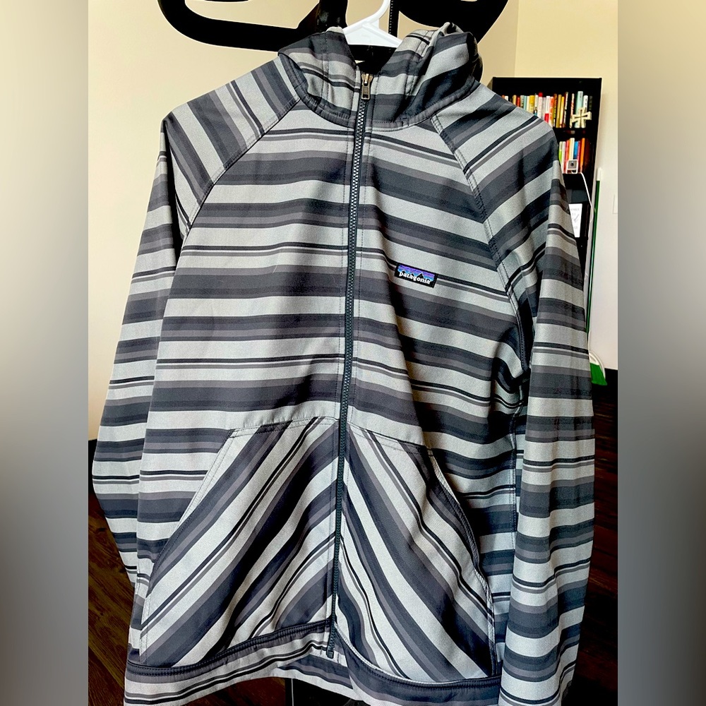 Medium, Patagonia Zip-up w/ Hood